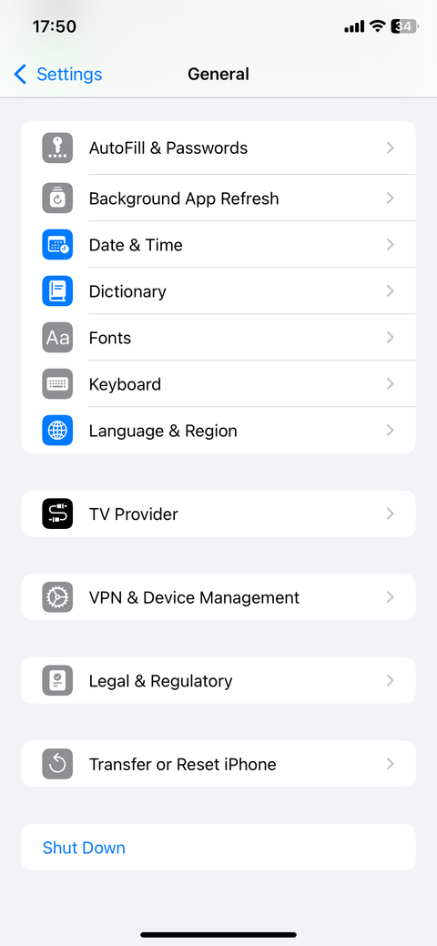 Страница основных настроек iPhone