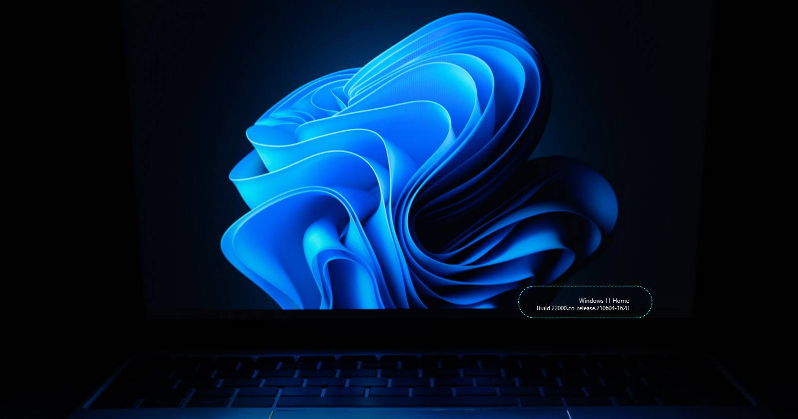 Снимок рабочего стола с пометкой версии Windows 11