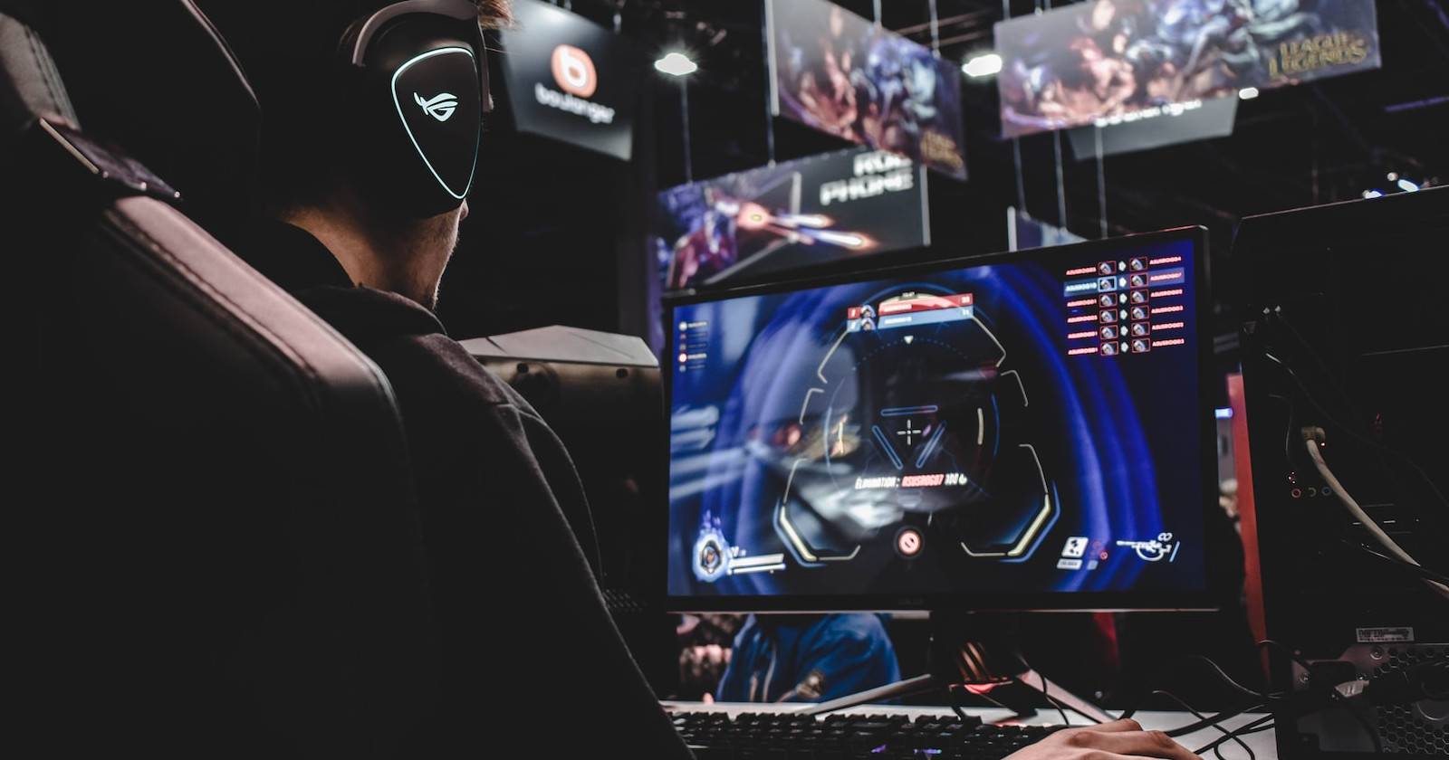 игрок за ПК во время игры