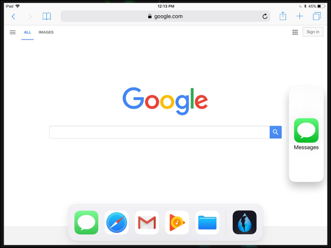 Показано перетаскивание приложения из дока для открытия рядом с текущим приложением