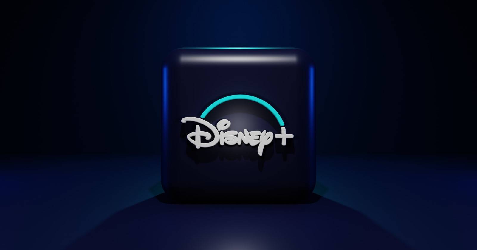 Логотип Disney+ на синем и чёрном фоне