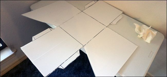 Вырезанный шаблон коропласта на столе
