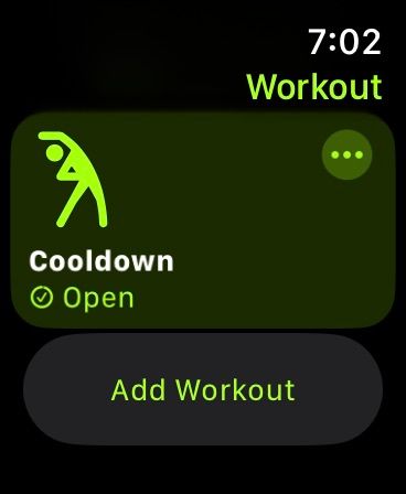 Нажатие на кнопку Добавить тренировку в приложении Тренировка на Apple Watch
