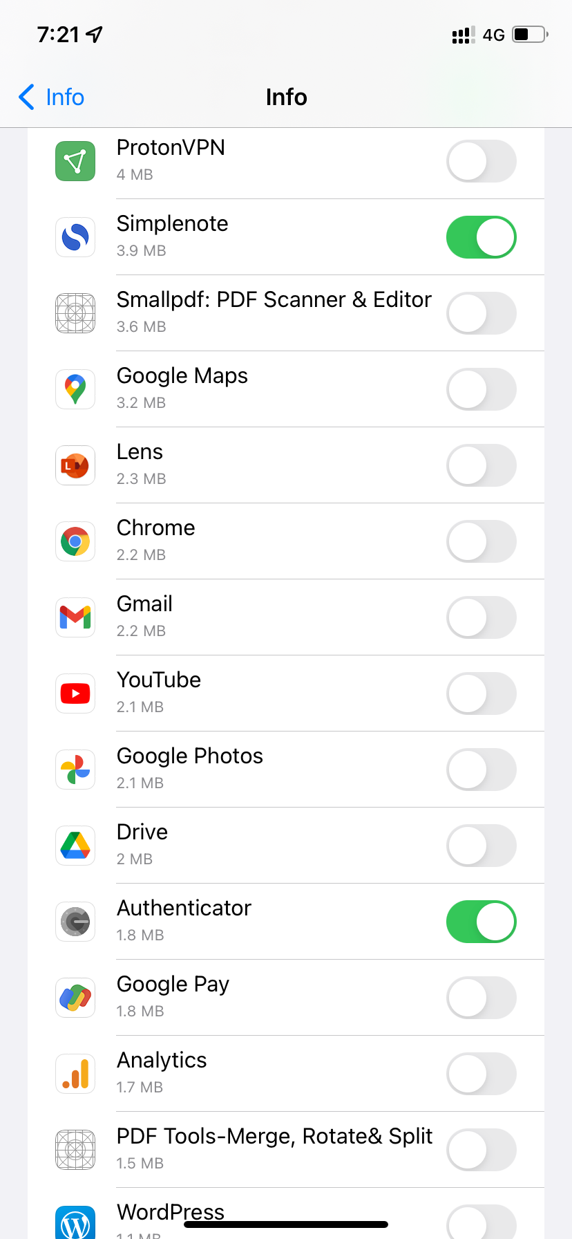 Включённые и отключённые переключатели приложений для резервного копирования iCloud