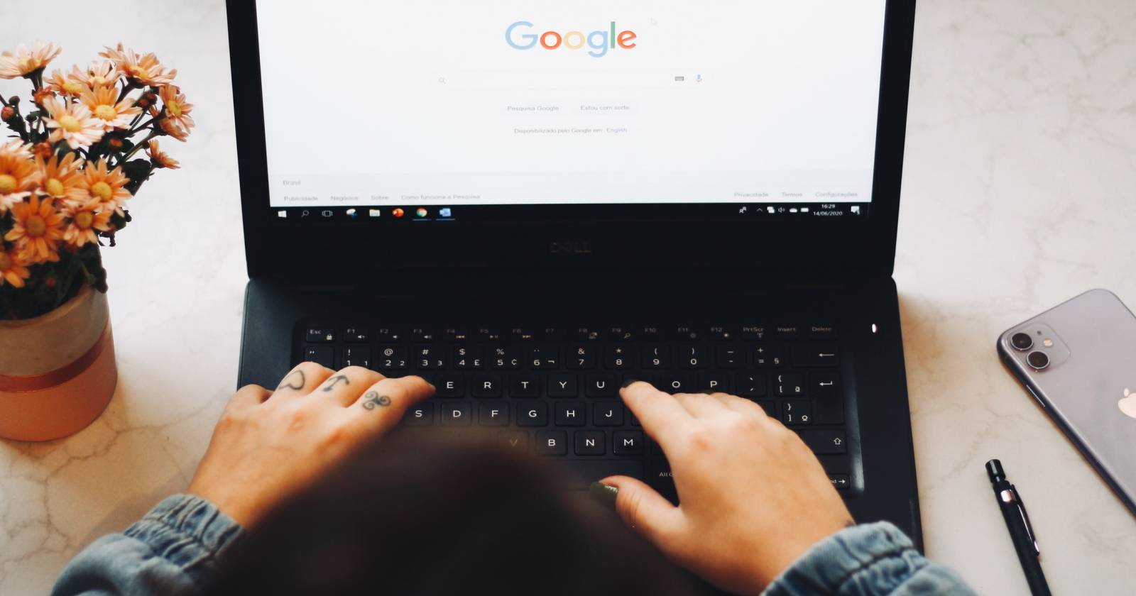 Поиск в Google на ноутбуке