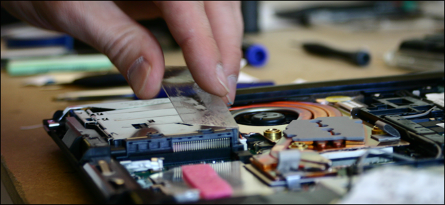 Процесс разборки корпуса ноутбука