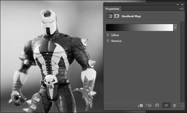 Пример использования Gradient Map: базовая чёрно‑белая конверсия