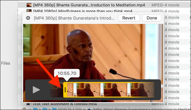 Перетащите жёлтый маркер, чтобы обрезать видео в Quick Look