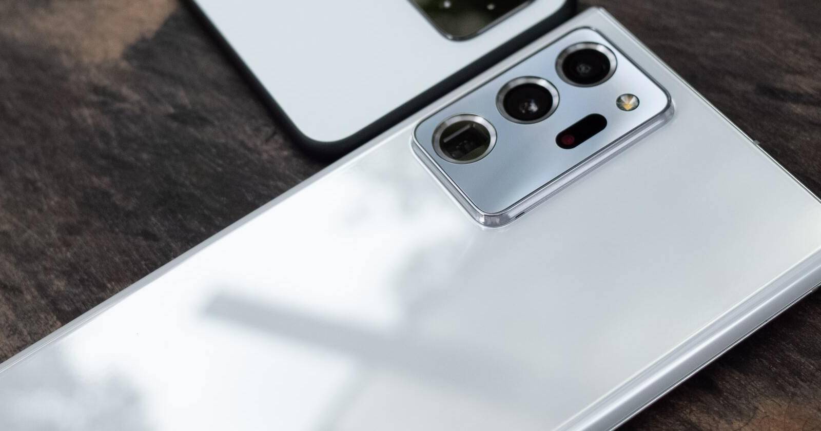 Задняя сторона Samsung Note 20 Ultra