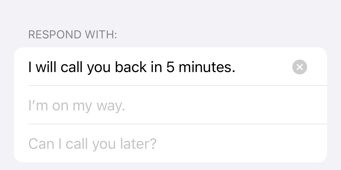 Редактирование текста ответа в настройках iPhone.