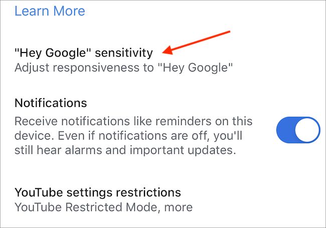 Выберите опцию «'Hey Google' Sensitivity».