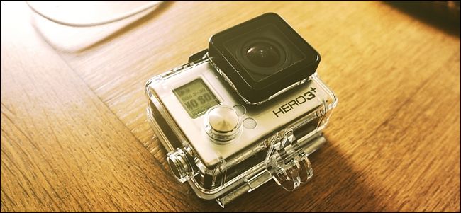 Мотоциклист в шлеме с GoPro