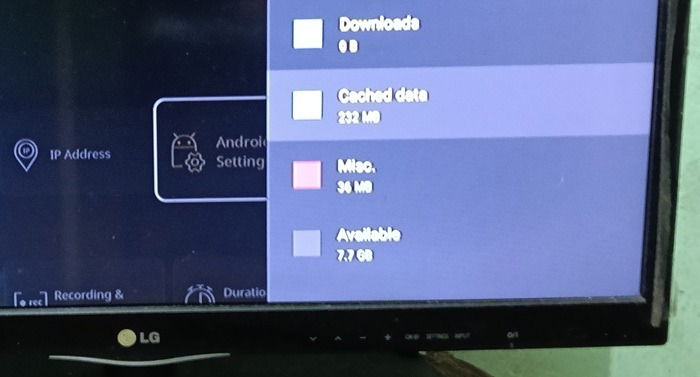 Android TV のデバイス設定で「キャッシュデータ」項目が表示されている画面