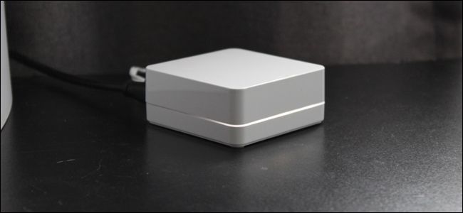 Smart Bridge Lutron Caseta на белом фоне