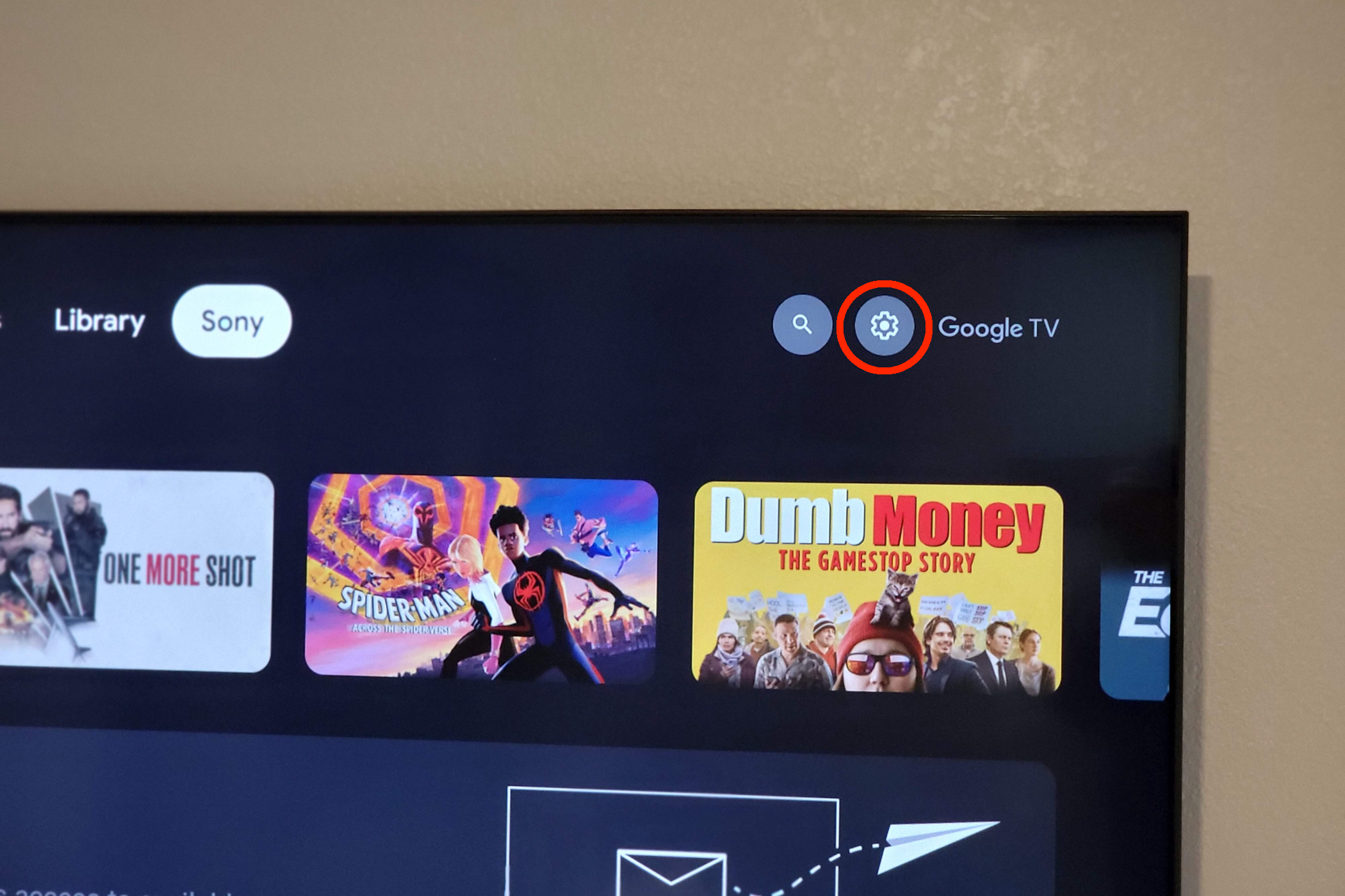 Значок настроек Google TV на телевизоре Sony