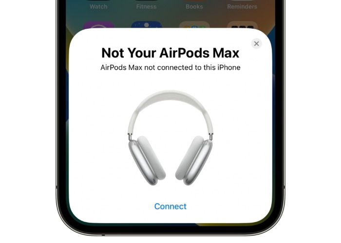 Экран iPhone с анимацией сопряжения AirPods Max рядом с наушниками