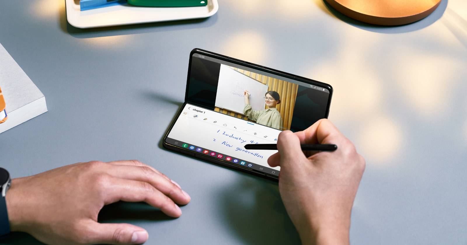 Крупный план Galaxy Fold 5 с S Pen