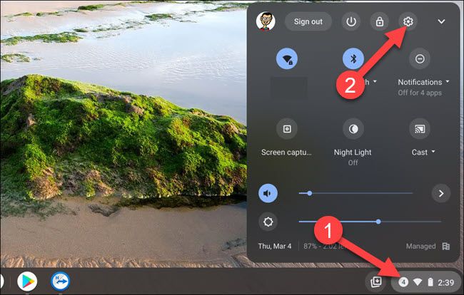 Нажмите на часы и значок шестерёнки в быстром меню