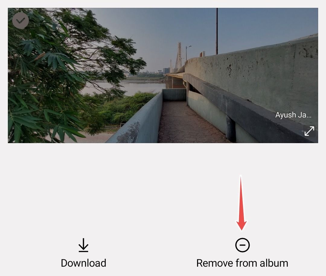 Removing an item from a shared album in Samsung Gallery