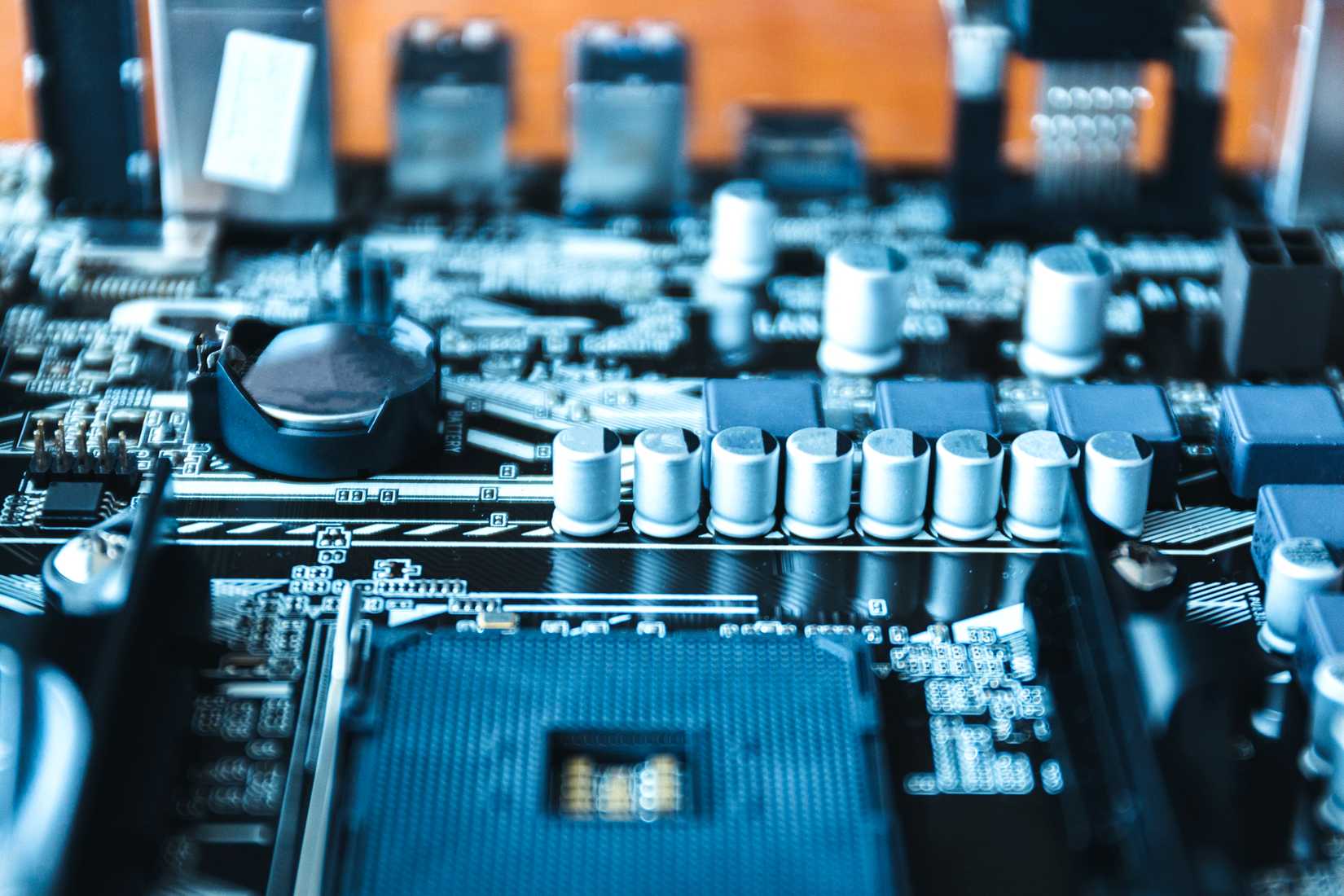 cmos battery on motherboard with capacitors