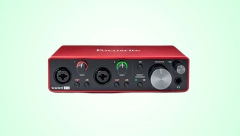 Interface audio compacte avec câbles et guitare