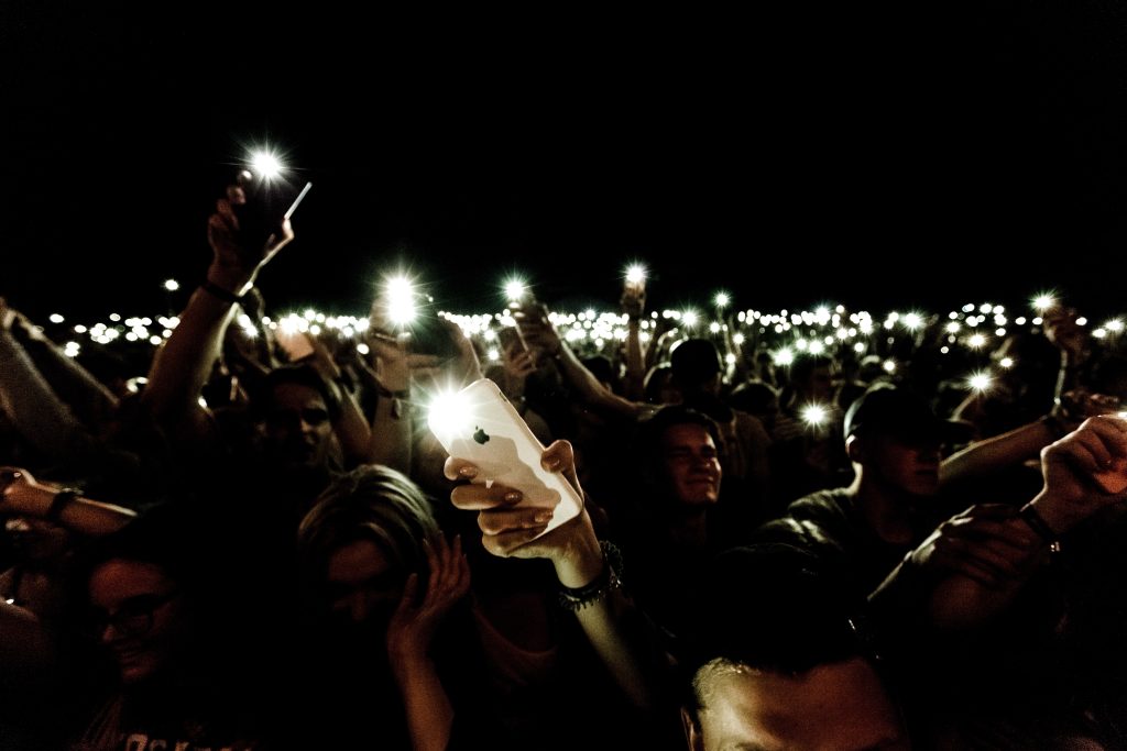    Is Your iPhone Flashlight Not Working? Here’s How to Fix