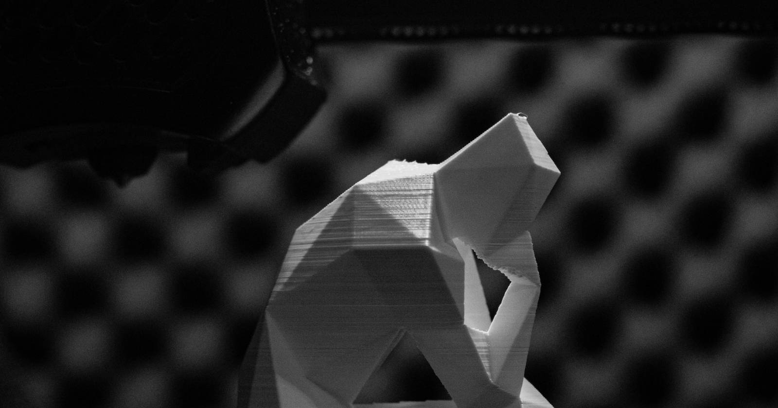 3D‑печатная скульптура человека, выполненная методом FDM