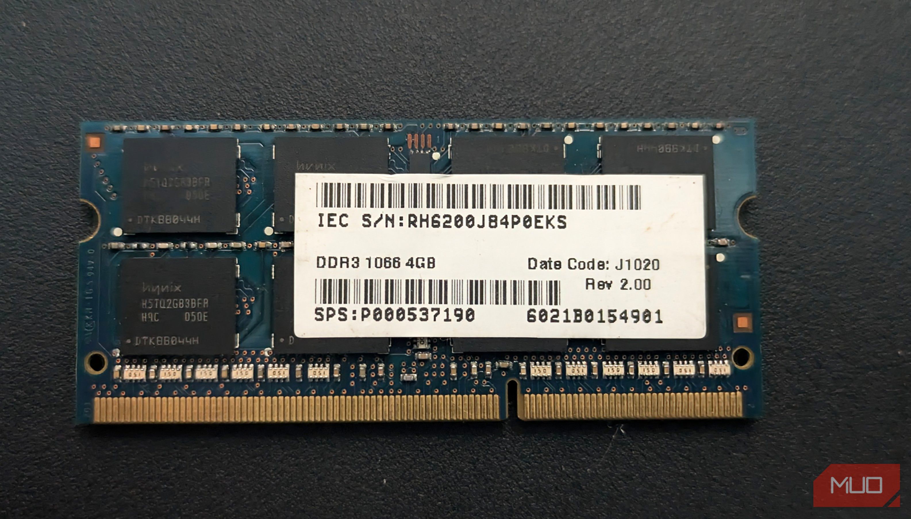 Детальный вид SO-DIMM DDR3 модуля с маркировкой