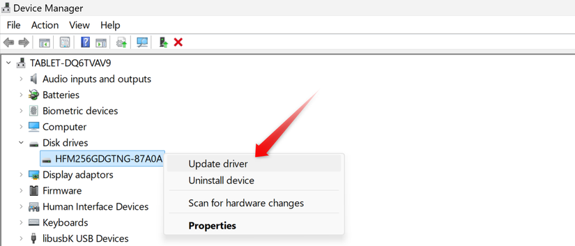 Обновление драйвера дискового устройства в Диспетчере устройств.