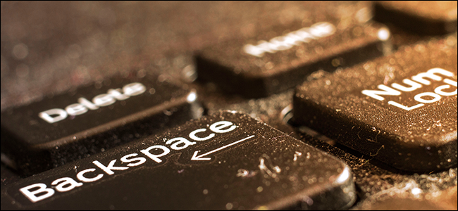 Запылённая клавиатура ноутбука