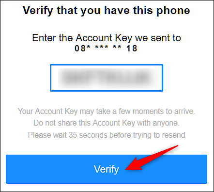 Поле для ввода кода подтверждения, отправленного по SMS или email