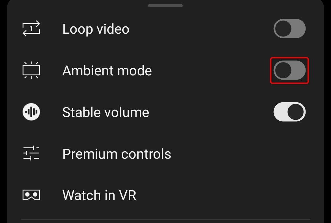 Выделено «Ambient Mode» в настройках видео YouTube на мобильном.