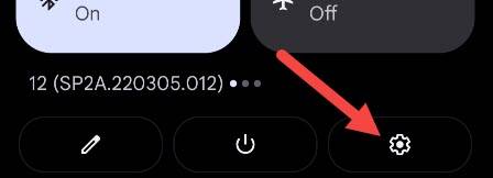 Нажмите на значок шестерёнки в шторке уведомлений.