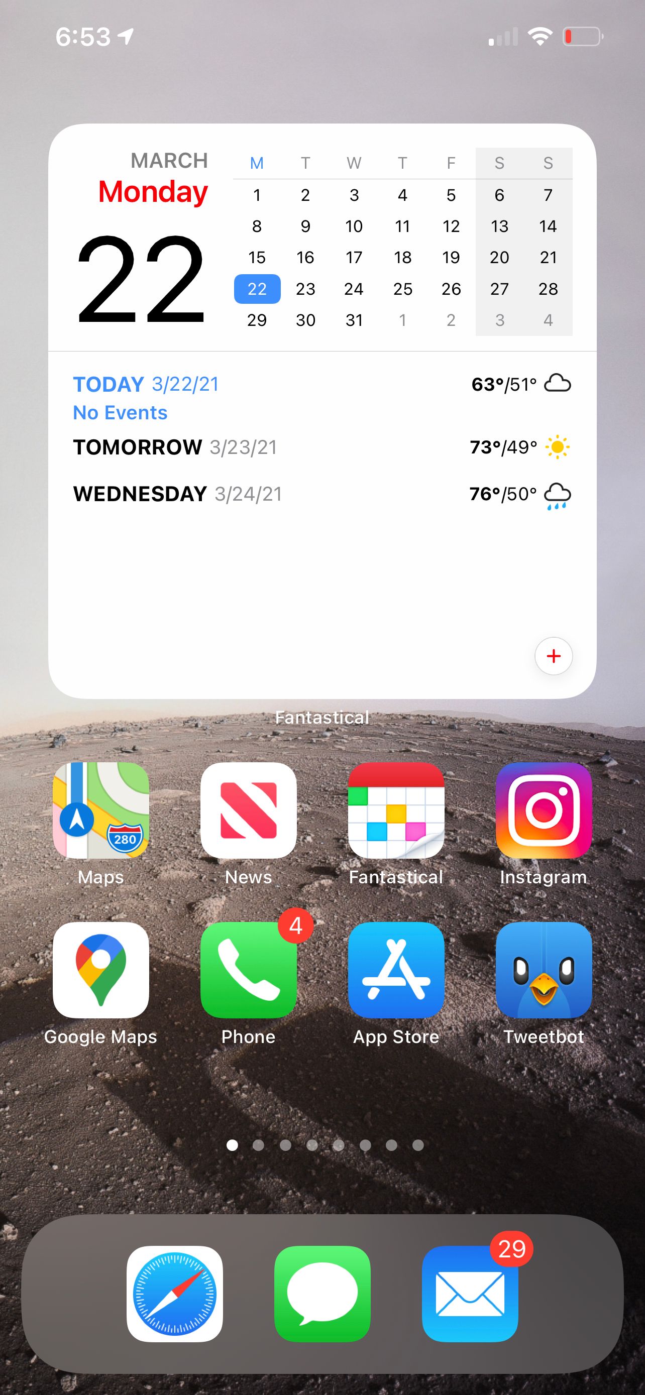 Большой виджет Fantastical с расписанием.