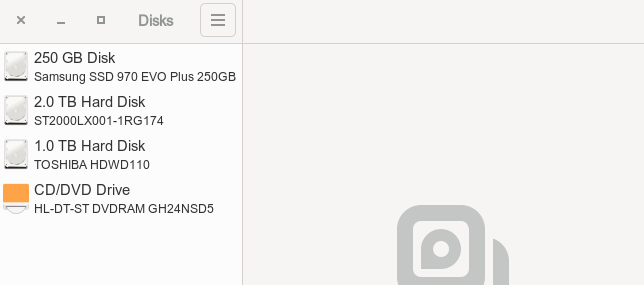 Список накопителей в GNOME Disks