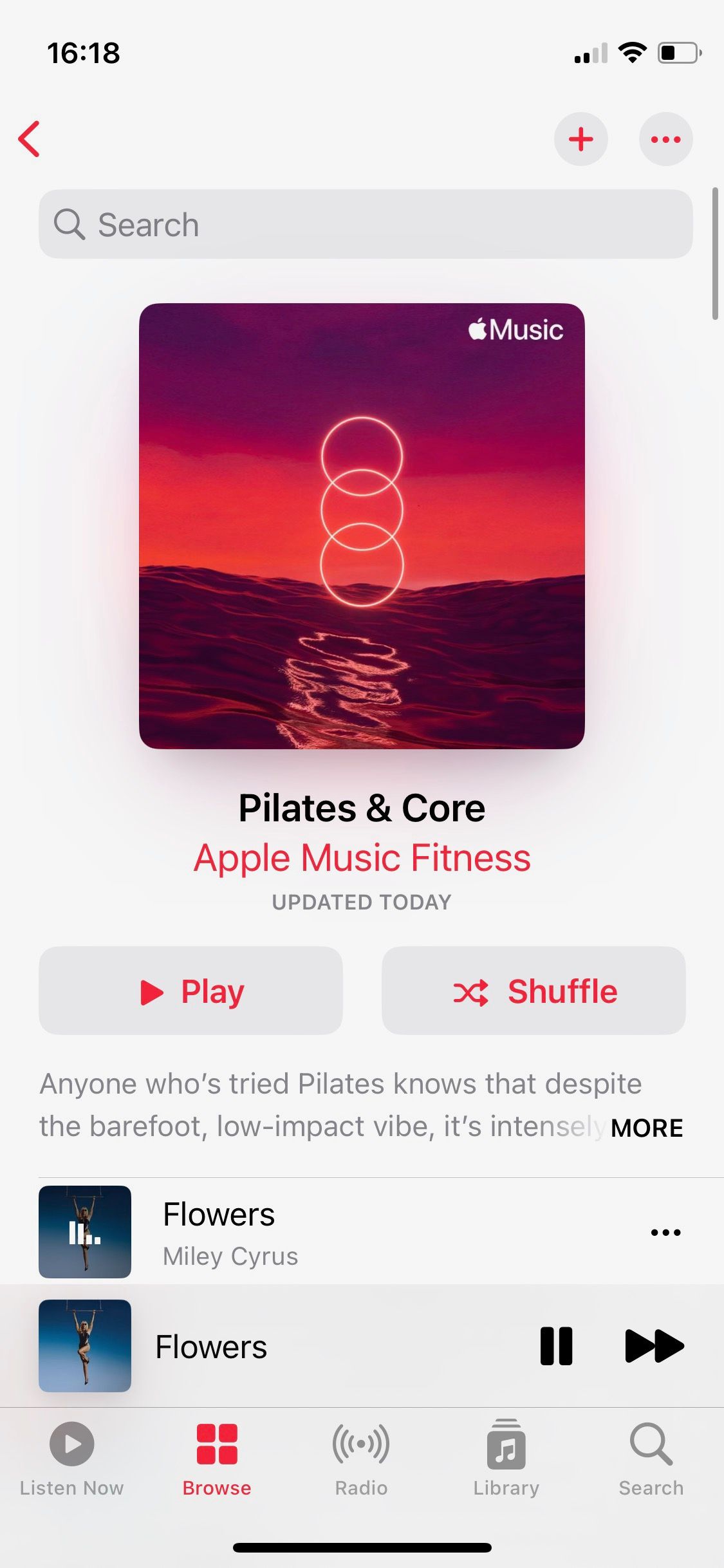 Скриншот плейлиста Pilates and Core в Apple Music Wellbeing