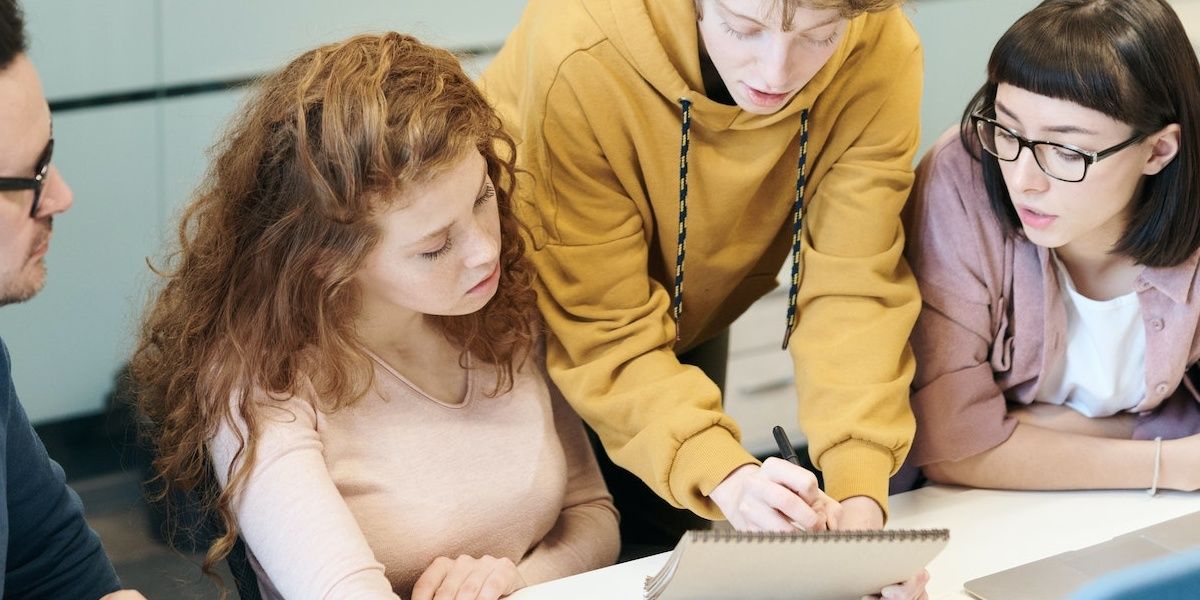 Группа стажёров, обучающихся вместе