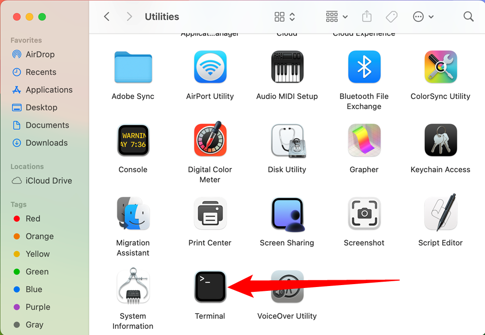 Иконка Terminal в папке Служебные программы. 
