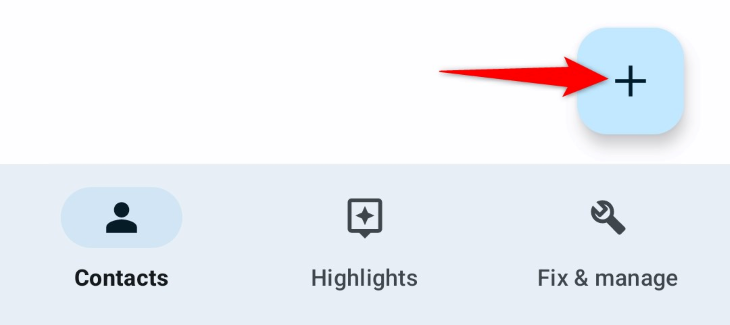 Снимок приложения «Контакты» на Android: кнопка «+» в правом нижнем углу для создания контакта.