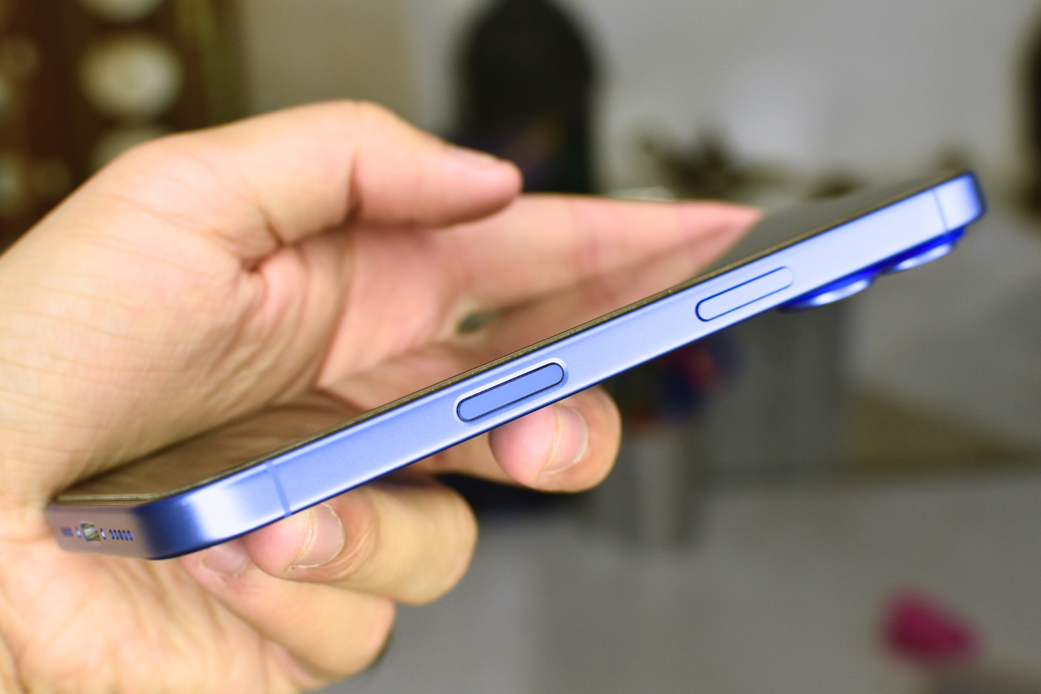 Кнопка управления камерой iPhone 16.