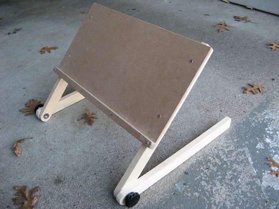 Подставка для ноутбука для коленей из решётки и подкладки