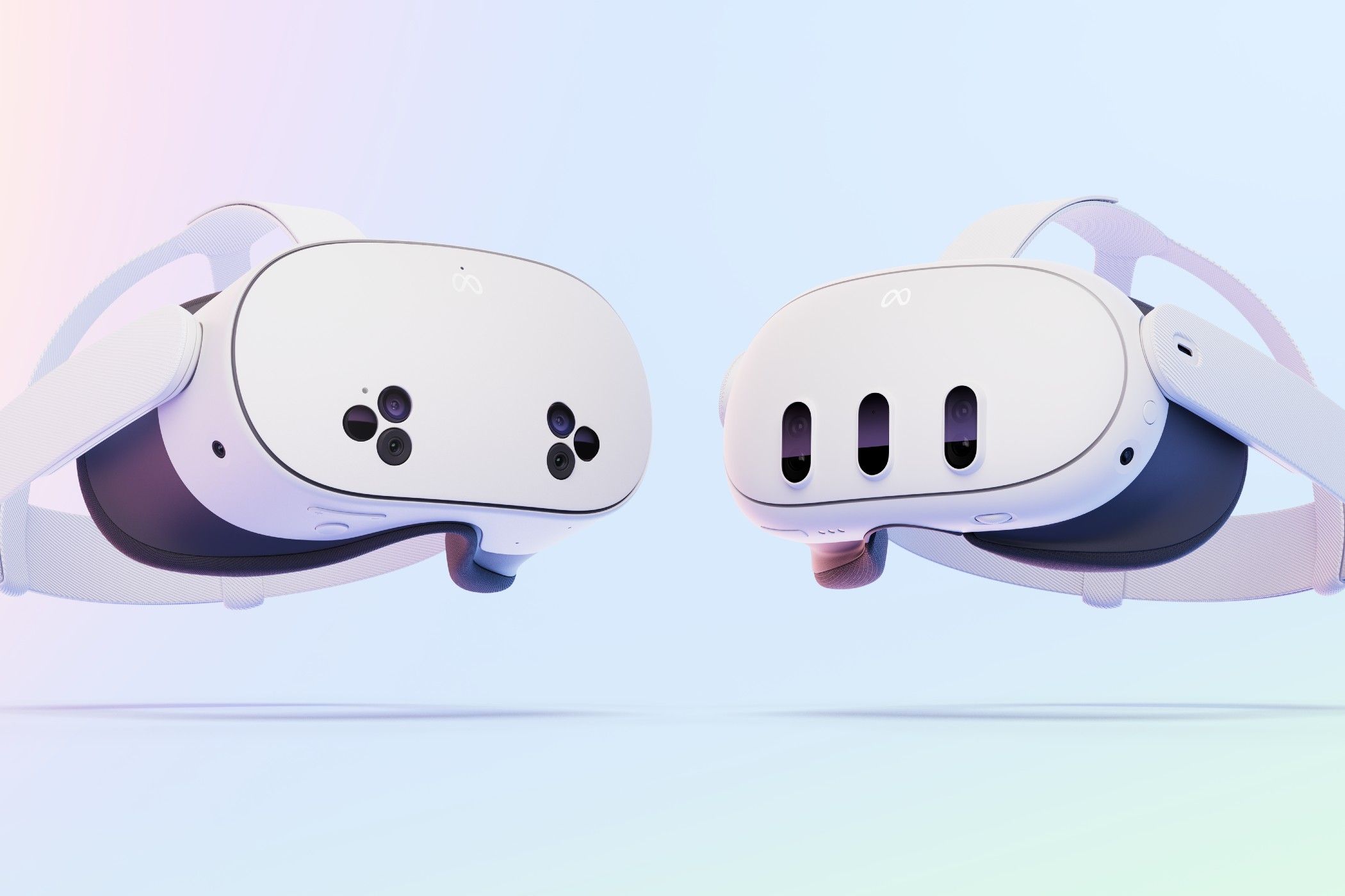 Meta Quest 3S слева и Meta Quest 3 справа