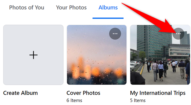 Три точки в правом верхнем углу карточки альбома на Facebook.