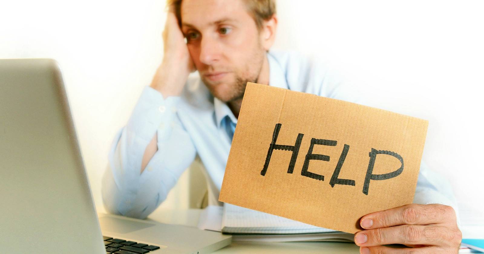 человек, уставший от потока писем