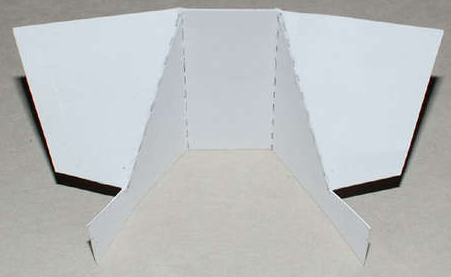 Визитка, согнутая в подставку для плеера