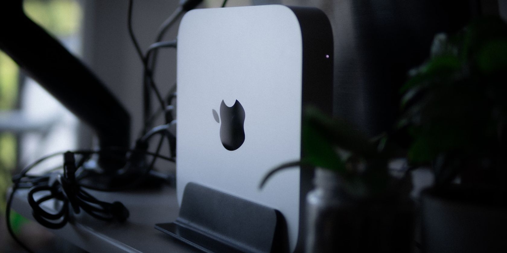 Mac mini на столе
