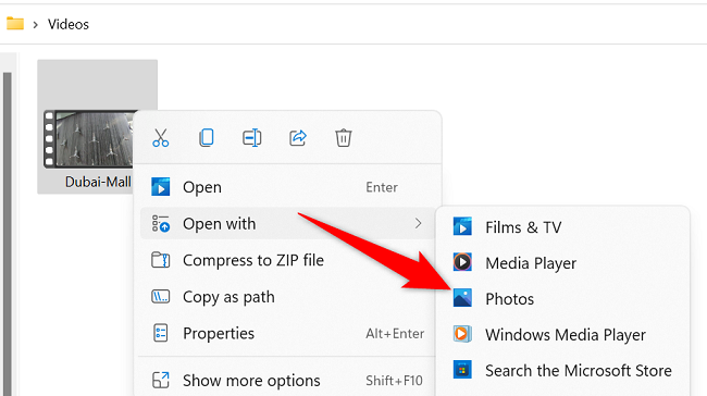 Контекстное меню: Открыть с помощью > Фотографии на выделенном видео