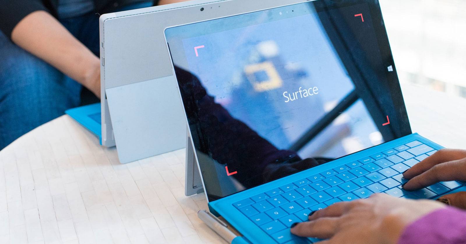 Фото Surface Pro с выделенными кнопками питания и громкости