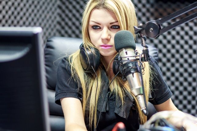 Запись голосовой озвучки в студии