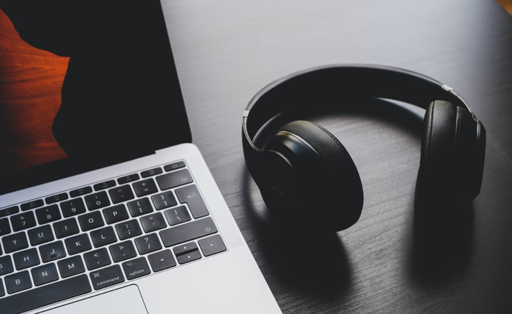 Подключение и отключение наушников — переподключите устройство